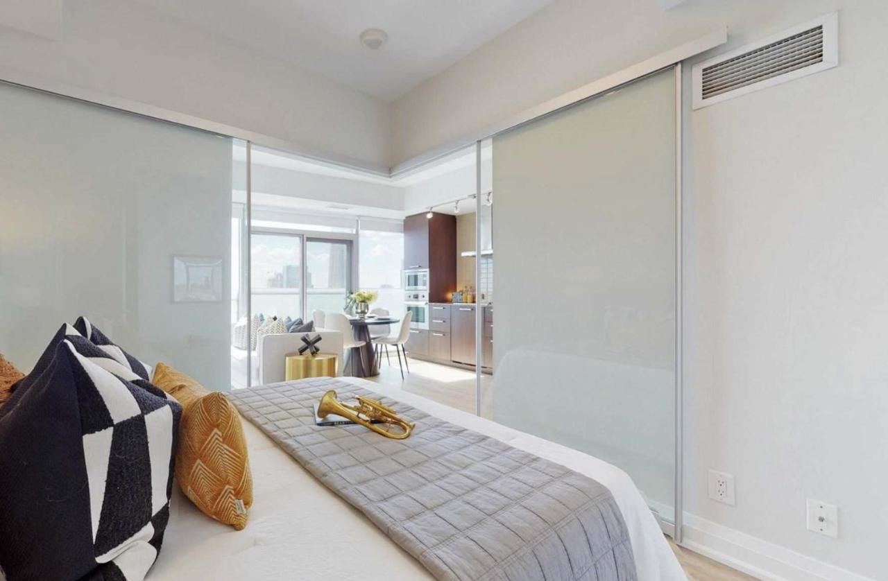 Central Condo In The Heart Of Toronto Esterno foto