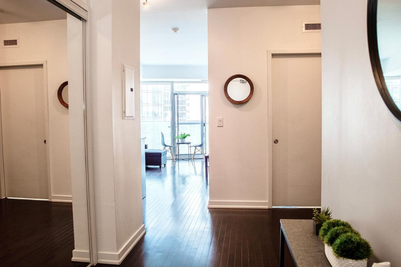 Central Condo In The Heart Of Toronto Esterno foto