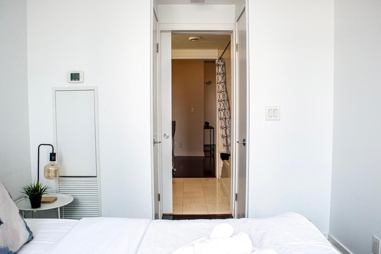 Central Condo In The Heart Of Toronto Esterno foto