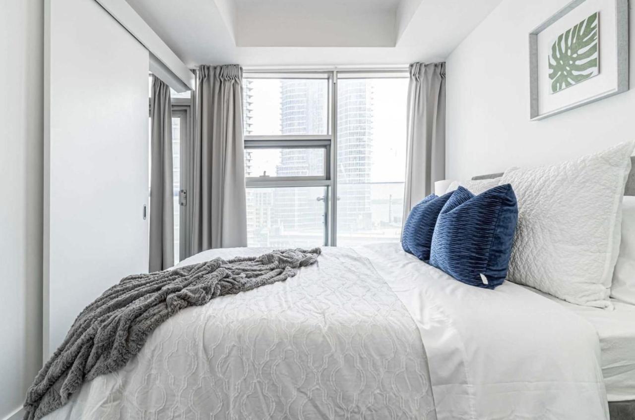 Central Condo In The Heart Of Toronto Esterno foto