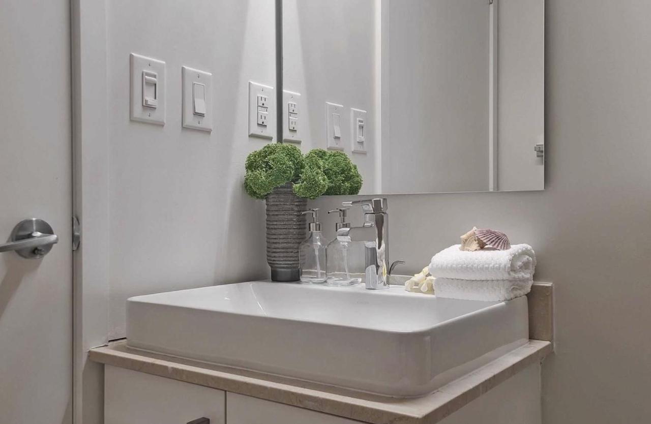 Central Condo In The Heart Of Toronto Esterno foto