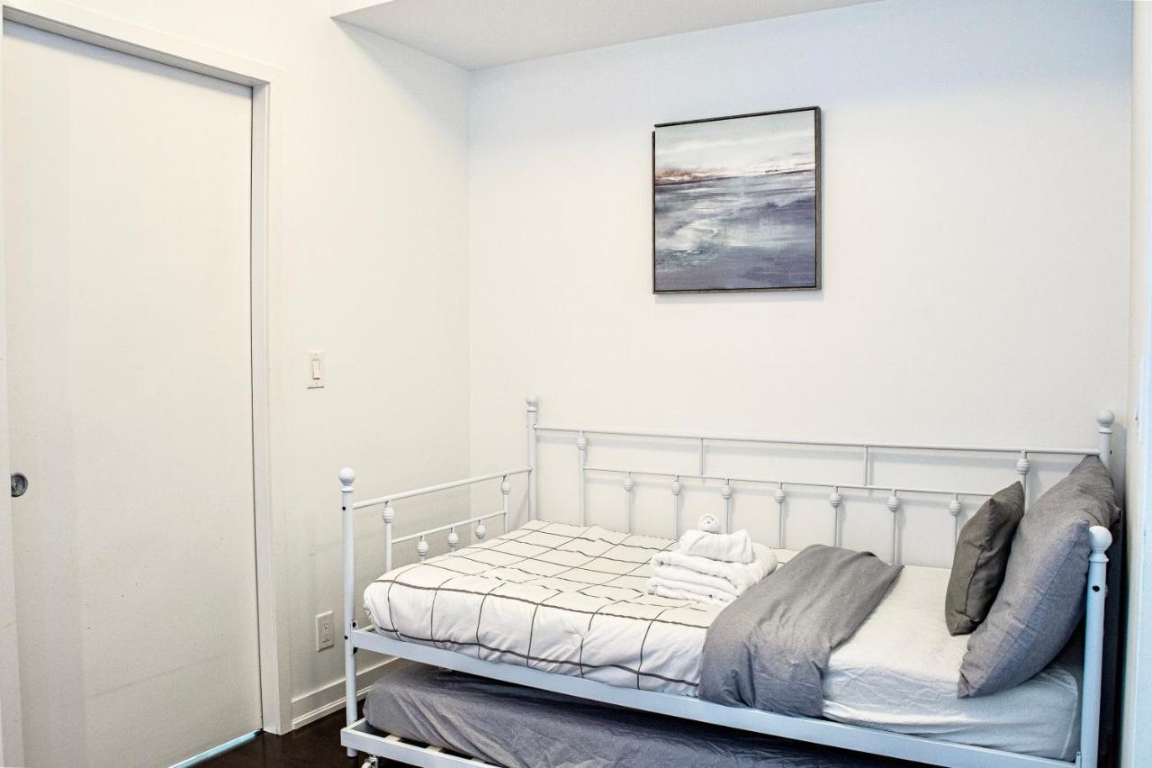 Central Condo In The Heart Of Toronto Esterno foto