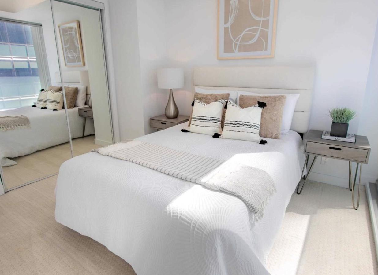 Central Condo In The Heart Of Toronto Esterno foto